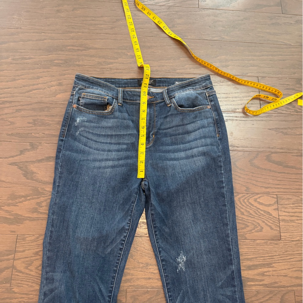 Judy Blue Everyday Essential Relaxed Fit Jeans Dark Wash Distressed Size 13/31 - Picture 5 of 10